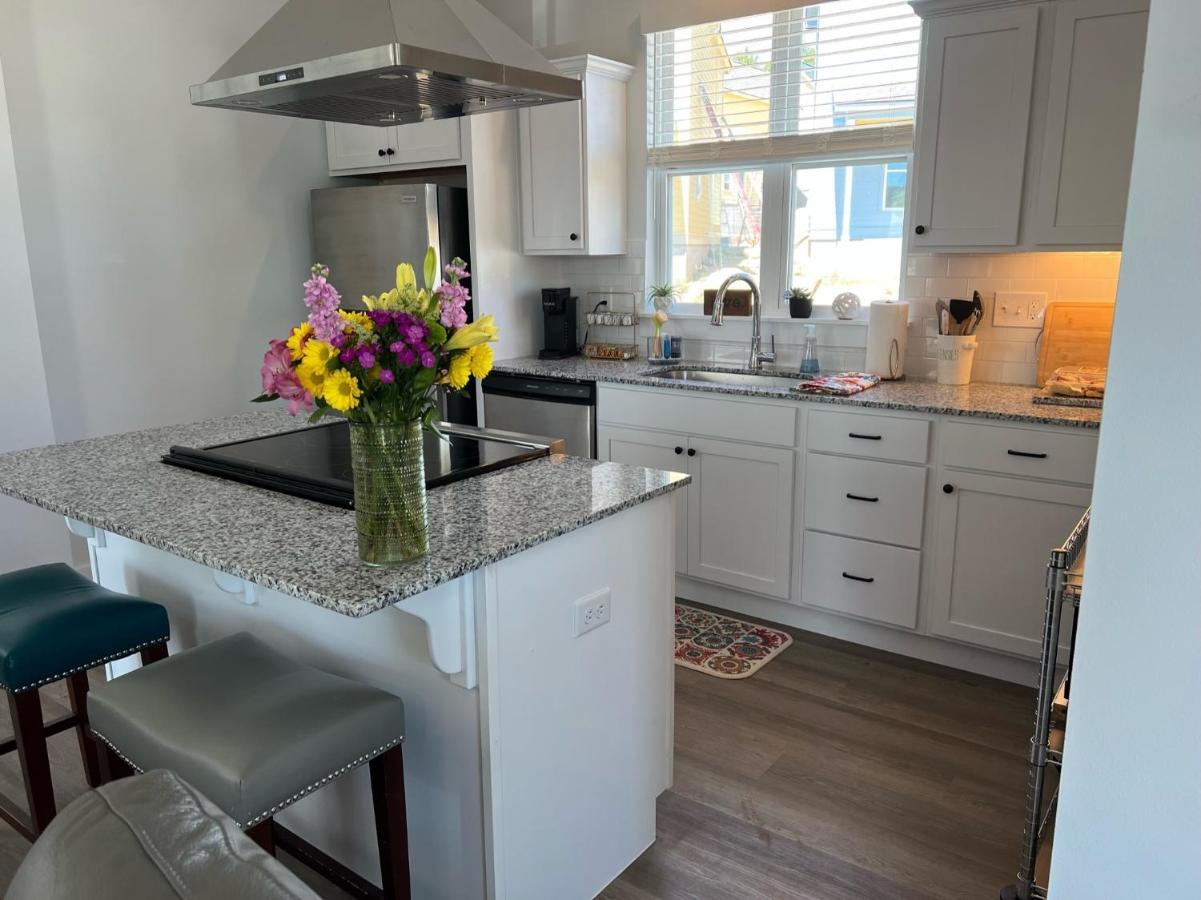 New Centennial Park Luxury Smart Home W Courtyard Феєтвіль Екстер'єр фото