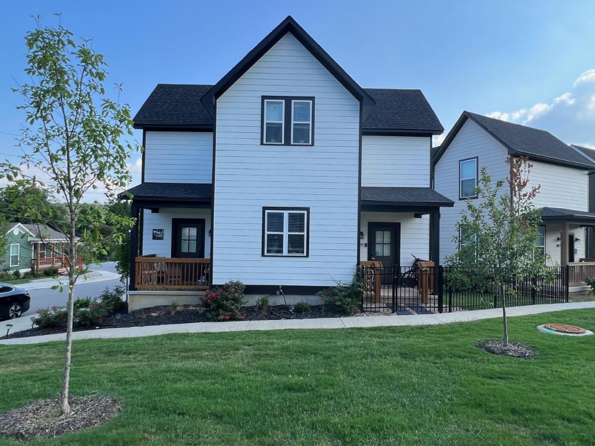 New Centennial Park Luxury Smart Home W Courtyard Феєтвіль Екстер'єр фото
